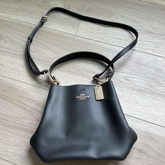 Coach Elegant Black Shoulder Bag - Picture 5 of 7